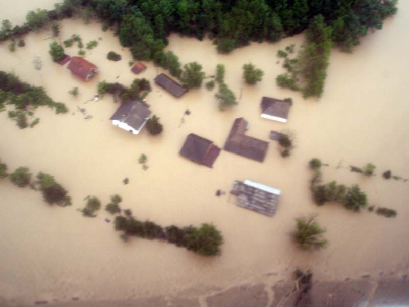 http://www.novosti.rs/upload/images/2014//05/16/obrenovac%20poplave%20iz%20vazduha%201605%202014.jpg